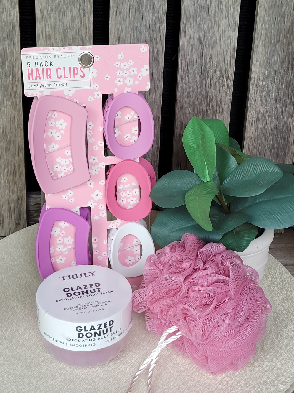 Truly Glazed Donut Scrub Pink Hair Clips 5-Pack - Assorted Pink Shades, Loofah - Picture 3 of 3